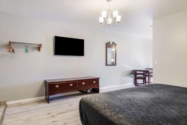GUESTHOUSE INN & SUITES MONTESANO (Montesano)